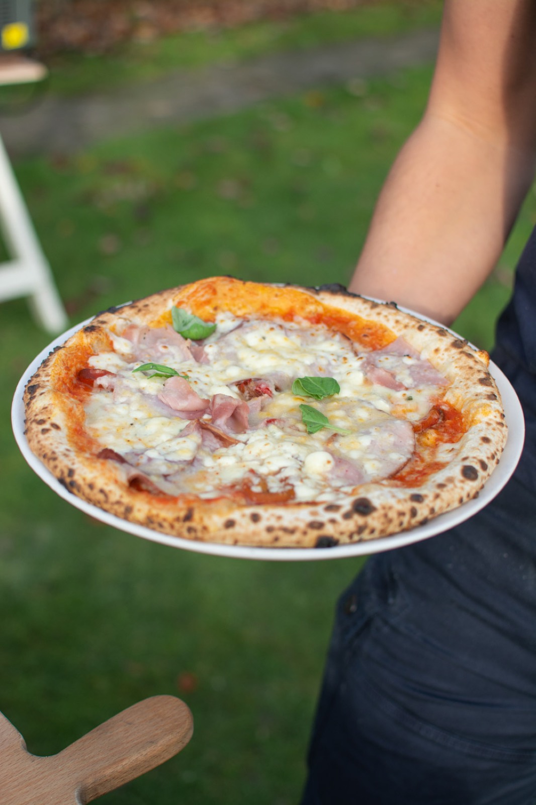 Pizza op een bord
